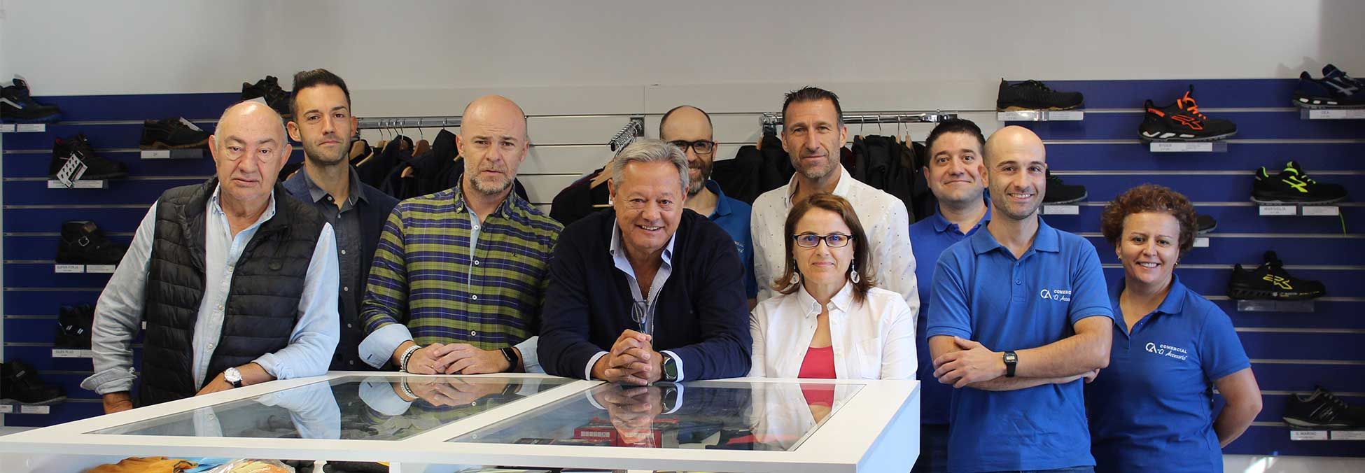Equipo de Comecial El Accesorio empresa de suministro industrial