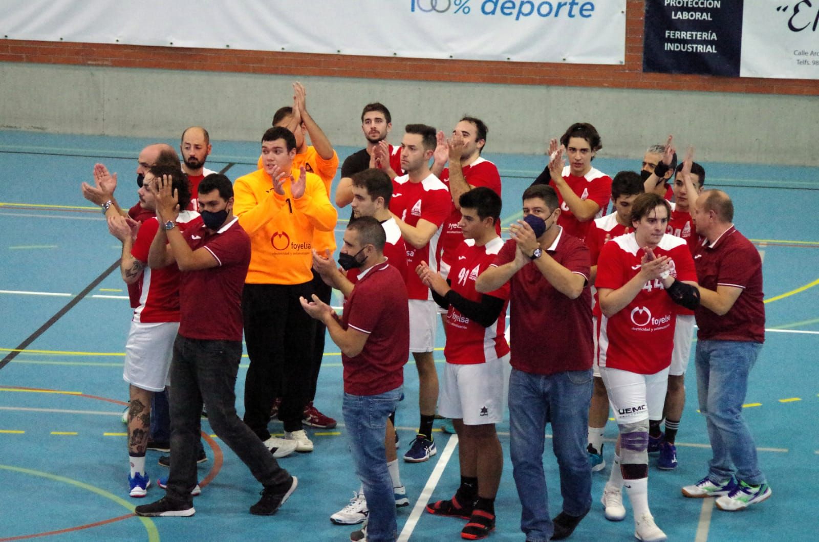 Comercial El Accesorio colabora con el club balonmano Arroyo
