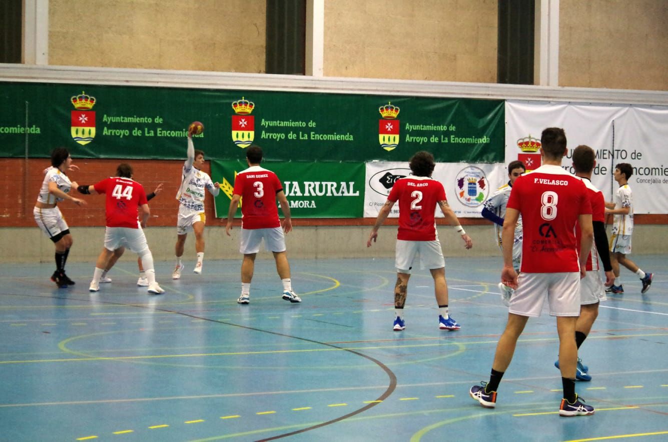 Comercial El Accesorio colabora con el club balonmano Arroyo